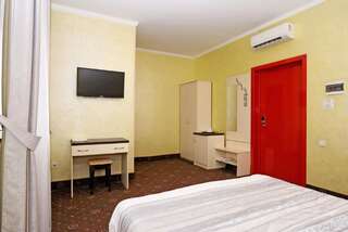 Гостиница Серовъ Симферополь Стандартный двухместный номер с 1 кроватью или 2 отдельными кроватями-2