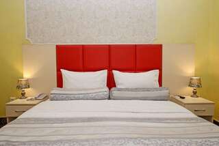 Гостиница Серовъ Симферополь Стандартный двухместный номер с 1 кроватью или 2 отдельными кроватями-3